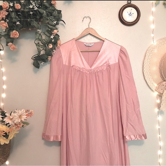 Vintage Victorian 80s Vanity Fair Ballet Pink Nightgown - Picture 1 of 7